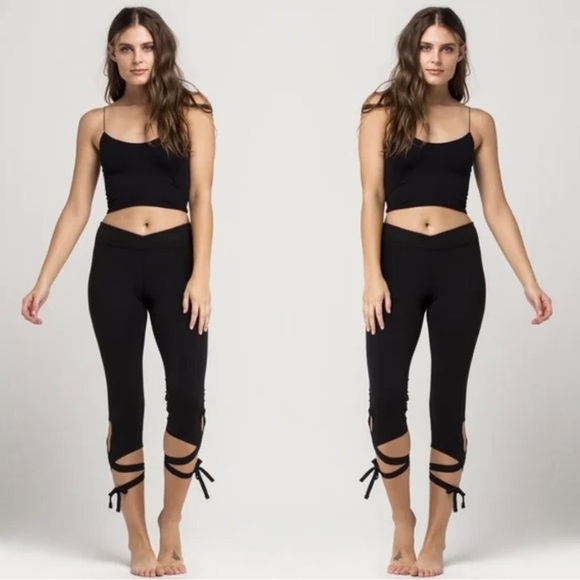 FREE PEOPLE | FP MOVEMENT TURNOUT CROP LACE UP BLACK LEGGINGS SMALL - Picture 2 of 9